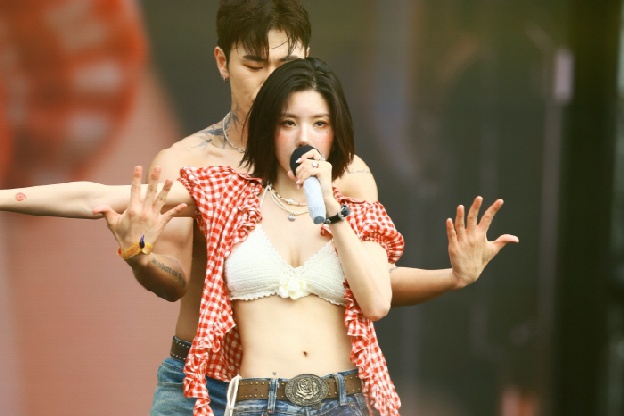 '워터밤 여신' 권은비 “작년엔 건물 샀고, 올해는 모발 이식한다”