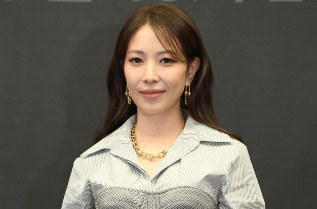 보아, 콘서트 한달 앞두고 취소 “급성 골괴사 진단, 수술 결정”