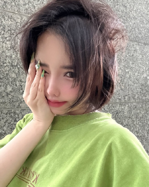 박봄, 자다 깬 얼굴 맞아? 산발 머리+부은 얼굴도 러블리 “굿모닝”