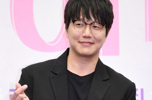 성시경, 호구됐나...726만원 피부 시술 바가지 논란 “대응無”
