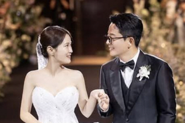 김준호♥김지민, '식대만 2억' 초호화 결혼식 공개..'전진♥' 류이서 “못가서 미안”