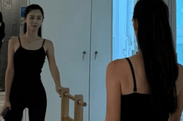 ♥배용준 어디갔나..박수진, 중환자실 특혜→자녀 학교 3천만원 기부 후 韓 복귀
