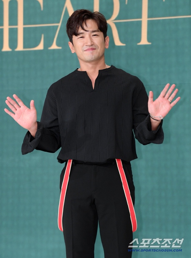신화 이민우, 손편지로 결혼 발표...“소중한 오랜 ♥인연과 가족 되기로”