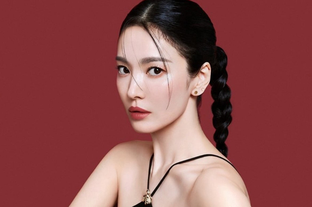 송혜교, 압도적 카리스마..뷰티 화보서 고혹美 정점 찍었다