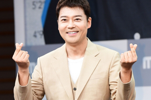 전현무, 전 여친 명품 선물 위해 카드 빚까지?..“그러다가 파산”