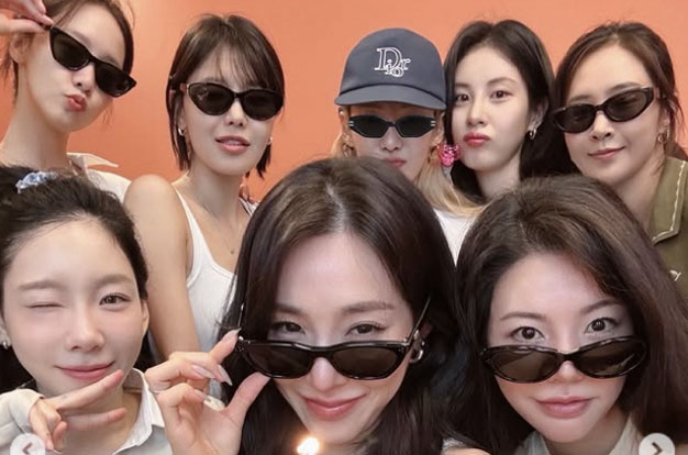 “다시 뭉친 소녀시대” 태연이 공개한 '18주년 완전체' 비하인드