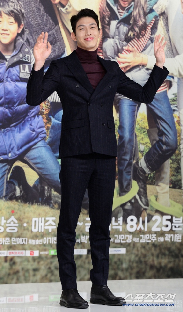 UN 출신 배우 최정원, 흉기 소지·스토킹 혐의 입건… 법원 “접근·연락 금지”