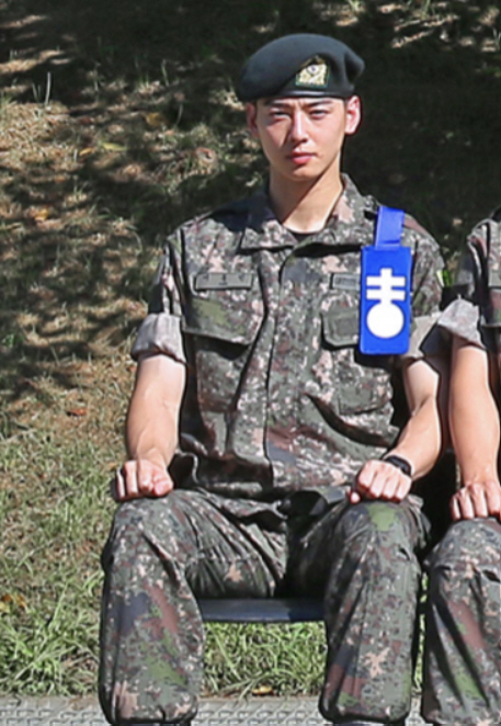 차은우, '설거지 담당' 군생활 목격담 “빡빡머리인데도 잘생겨, 조교가 통제”