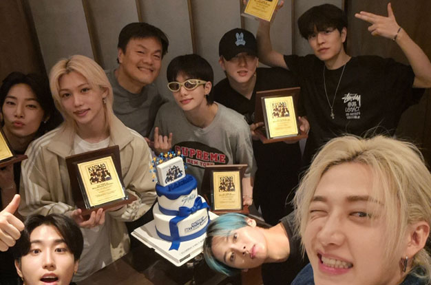 박진영, 스트레이 키즈에 금 160돈 선물…1억짜리 빌보드 축하
