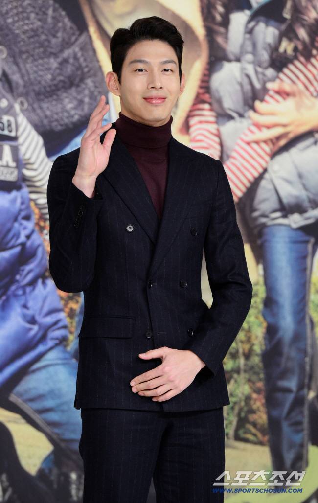 UN 최정원, 불륜남 누명 벗더니 '스토킹 혐의' 檢 송치 “사소한 다툼” vs “흉기협박”