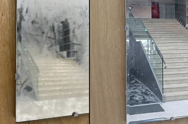 “먼지가 쌓인 줄 알고..” 예술작품을 거울로 착각해 청소, 훼손