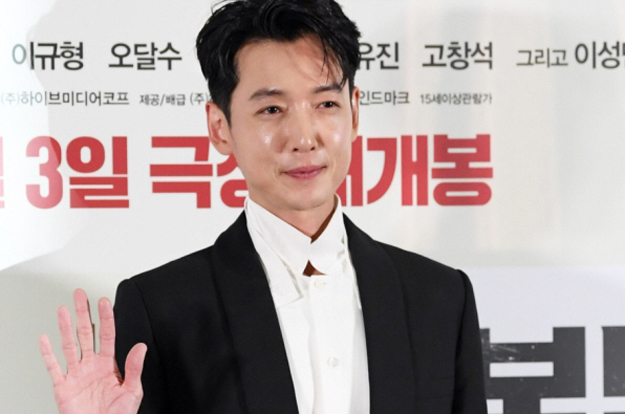 정경호, 父정을영 PD 반대도 뚫었다..“대본 속에서 자란 배우의 길”