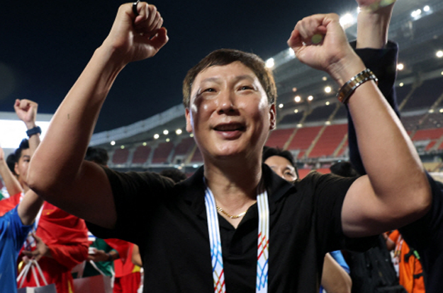 “박항서 뛰어넘었다” 베트남 新국민영웅 식사마, '0-2→3-2' 기적의 역전 우승, '동남아 최초' 3개대회 우승 금자탑