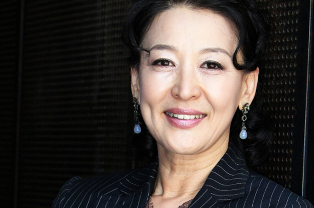 윤석화, 뇌종양 투병 중 별세..항암 거부하며 “일주일 살더라도 나답게”