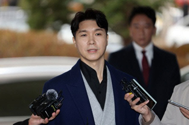 '출연료 횡령' 박수홍 친형 부부, 상고장 제출…결국 대법원行