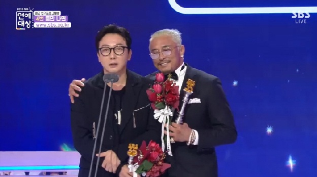 추성훈·탁재훈, 파격 베드신으로 '신스틸러상' 수상 “더 큰 상 원했는데” [2025 SBS 연예대상]