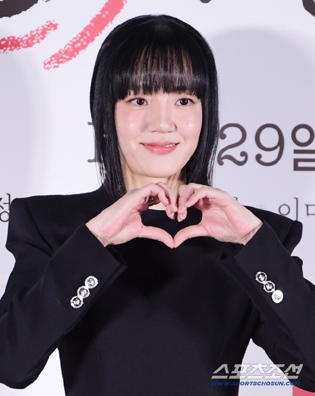 임수정, 모친상 비보…깊은 슬픔 속 빈소 지키며 마지막 길 배웅