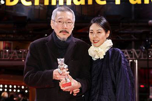 홍상수 감독, 불륜 '♥김민희'와 혼외자 육아 중 들려온 소식 “베를린영화제 초청”