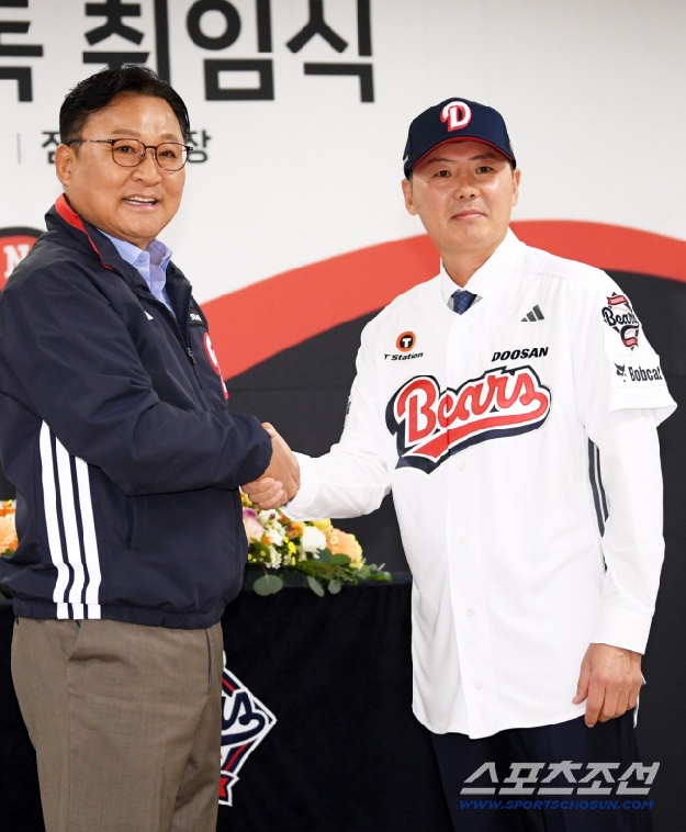 두산 사장님의 '살벌한' 새해 인사 “9위, 우리와 어울리지 않는 성적..유니폼, 이름 빼고 다 바꿔라”