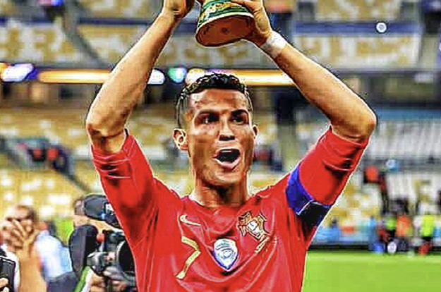 깜짝 소식! “호날두 50세까지 뛴다” 2002년 WC 우승 멤버 충격 주장..“모든 건 메시 때문이야”