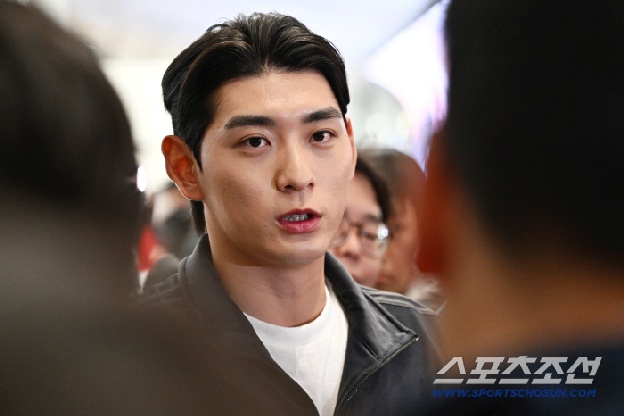 무슨 서류를 안 가져갔길래 美 정치거물이 개입했나? SF 이정후 LA 공항서 1시간 억류...시즌 액땜?