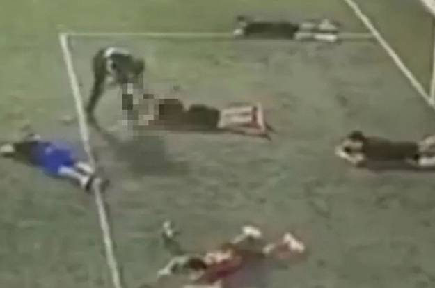 무장 괴한들 축구 경기장 난입 총격, 3명 살해..조직 간 분쟁?