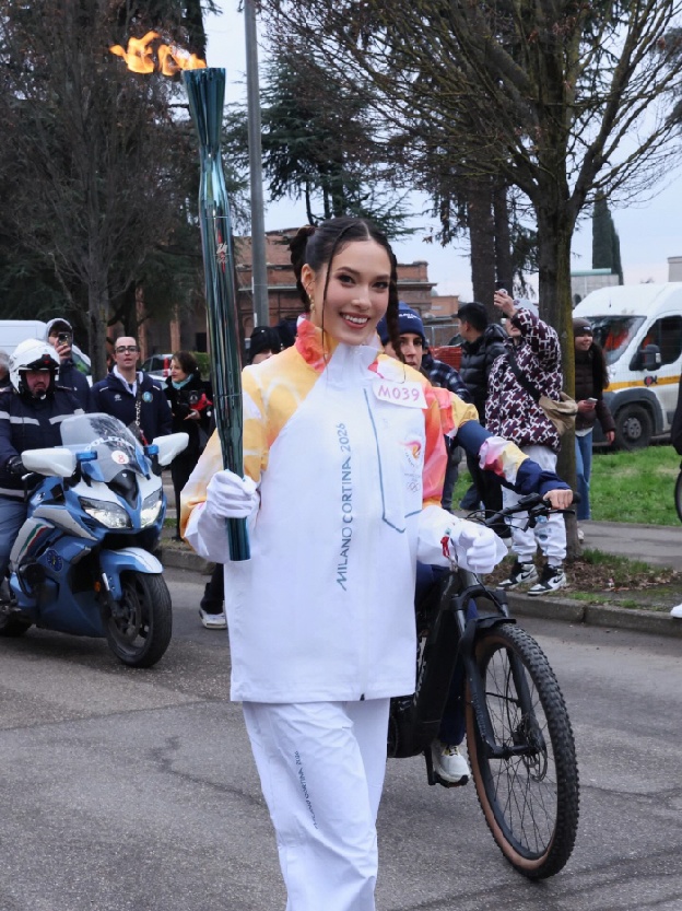 '이럴 수가' 미국 뒤통수 때리고 '중국 귀화'→단숨에 1200억 '연봉 퀸'..中 동계 최고 스타, 은퇴 위기까지 극복 “5분 동안 쇼크 상태”