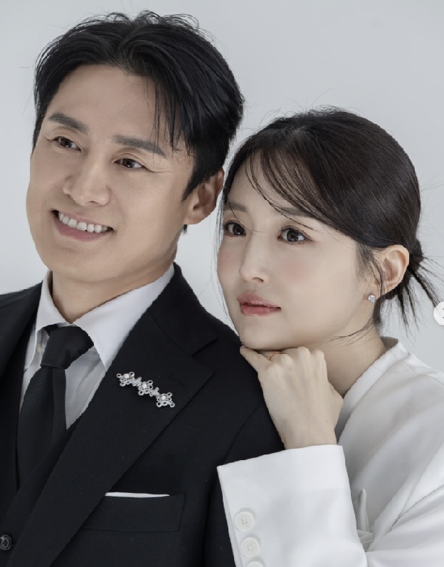 '오상진♥' 김소영, 만삭에 웨딩드레스 다시 입었다...'리마인드 웨딩사진' 공개