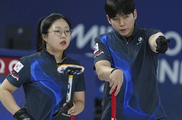 [밀라노 LIVE]“드디어 이겼다!” 한국 컬링 믹스더블 패패패패패→승, '값진 승리' 연장 접전 끝 미국 제압 '1승5패'