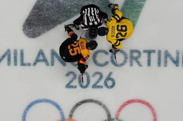 대충격! '뭘 먹었길래' 핀란드에 이어 스위스 여자 아이스하키도 '노로바이러스' 악령..개회식도 불참