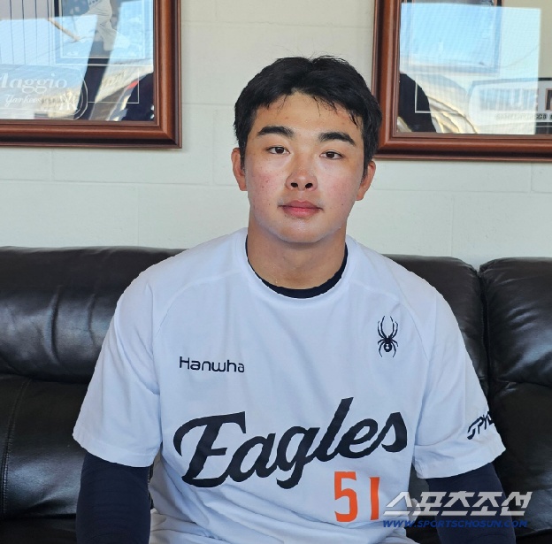 한국시리즈 홈런보다 기억에 남는 순간?..문현빈, 과감한 타격폼 변화 → 수비왕 껌딱지 “내 뒤에 강백호-노시환 있다!”