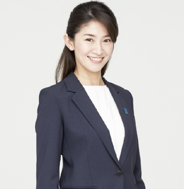 '톱 그라비아 모델' 출신, 10선 중진 꺾고 국회 입성...중의원 선거 대이변