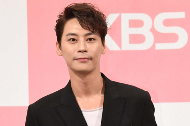 '11일 사망' 정은우, 하루 전 남긴 '장국영 사진'..“그리운 부러운” 의미심장 메시지