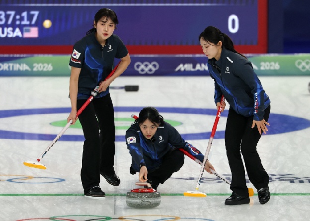 [속보]“대충격!” 韓 여자 컬링, '하위 랭커' 미국에 4-8 역전패…첫 판부터 고개 숙였다
