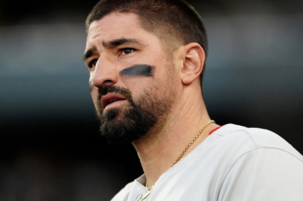 맥주 들고 덕아웃 난입? '선 넘었지' 빅리그 구단은 290억 원도 포기하고 방출한다