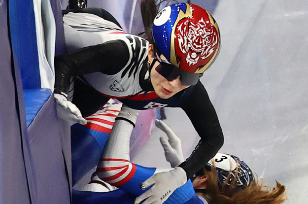 자빠지고, 엎어지고..'무른 빙질' 논란에 신경 좀 썼나? “첫 경기 정말 안 좋았는데, 오늘 훨씬 나아”