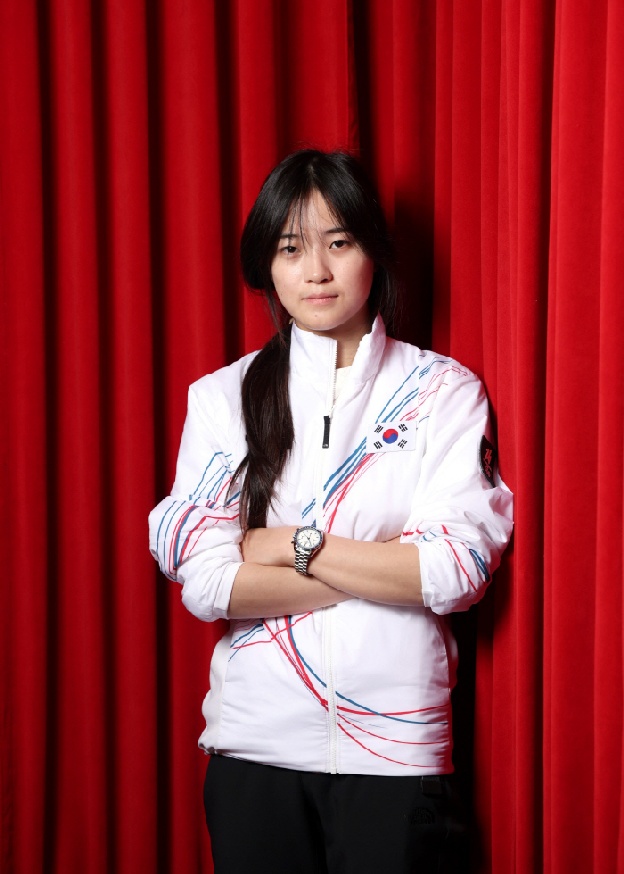 금메달리스트 최가온도 “잘 차고 다닐래요!”...밀라노-코르티나 첫 金에 선사하는 '특별 선물'