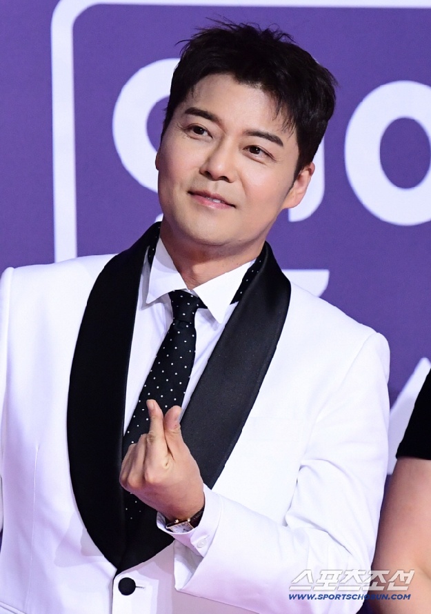 전현무, 다이어트후 확 달라진 비주얼 “母도 살 찌워라 잔소리”(아빠하고)