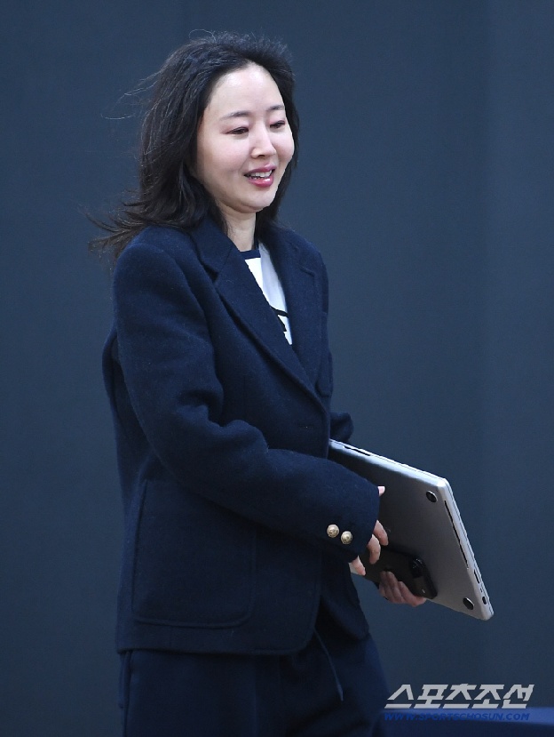 민희진에 뉴진스는 어떤 존재?…한달전 부모 탓하더니, 멤버 위해 256억 포기?