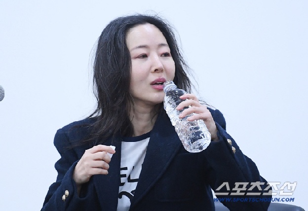 차라리 '개저씨'가 그립다…민희진, 256억도 질문도 포기