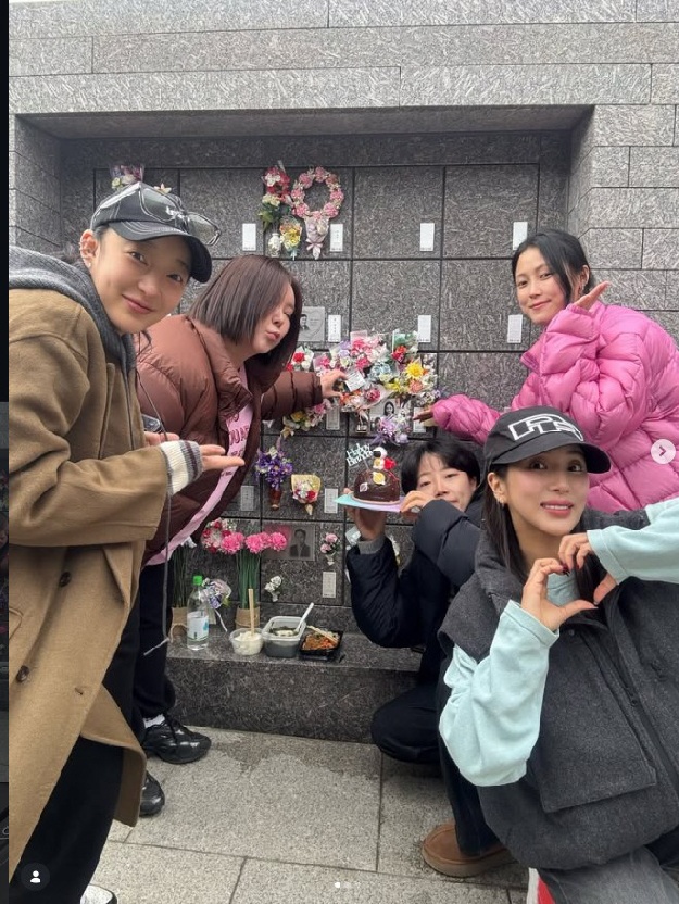 “故박보람 떠난지 벌써 2년” 자이언트핑크, 생일에 납골당 찾은 우정