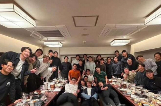 30명 전원 참석 불고기집 회식, 사무라이재팬 음식값은 누가 냈나? 지난해 1485억원 번 오타니 아닌 37세 최연장자 스가노 부담