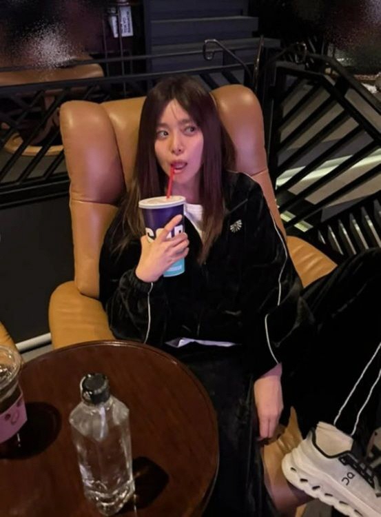 “'왕사남' 인기 탑승하려다 망신살”…이영은, 극장 좌석에 신발→'민폐' 논란 뭇매