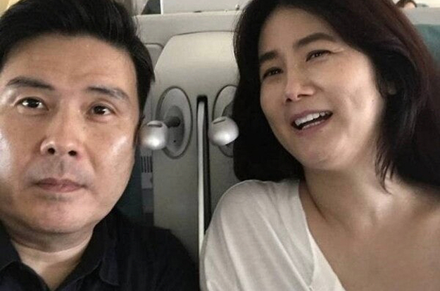 '54세' 심은하, 확 달라진 근황 “늘어진 티셔츠, 세월에 편안해진 모습”