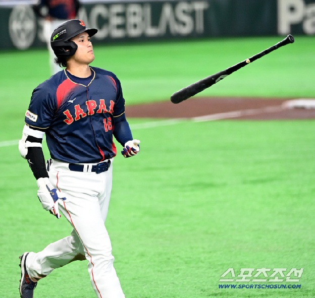 '그저 오타니' 일본 세계 최강인 이유다…1조400억 클래스, 만루포로 증명했다