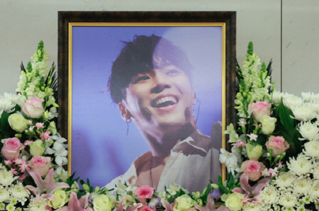 휘성, 자택서 심정지로 사망한 채 발견..오늘(10일) 벌써 1주기