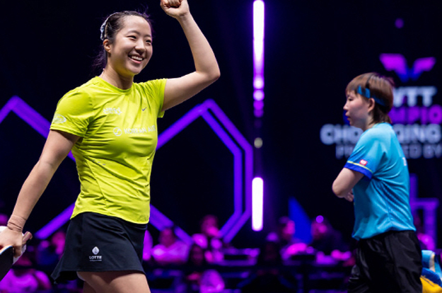 봄날 '국민 삐약이' 신유빈의 눈부신 미소! 中안방서 전 세계1위 주율링의 무패행진을 끊었다