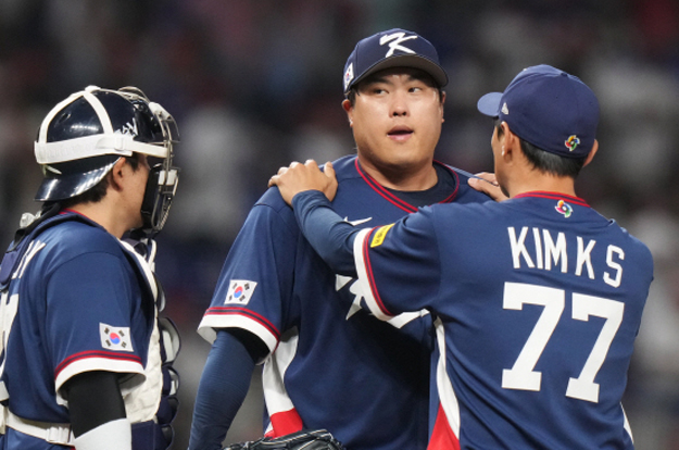 '류현진의 표정'이 말하는 현실, 17년만에 나가본 '우물밖'은 더 거칠고 위험했다