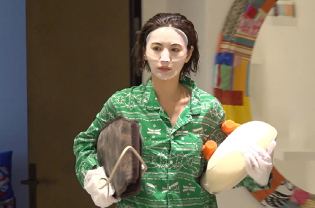 나나, '강도 침입' 자택 최초 공개..셀프로 완성한 美친 인테리어