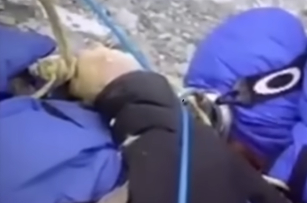 엄홍길, 피는 못 속여~ 조상 엄흥도처럼..방치된 동료 시신 목숨 걸고 수습